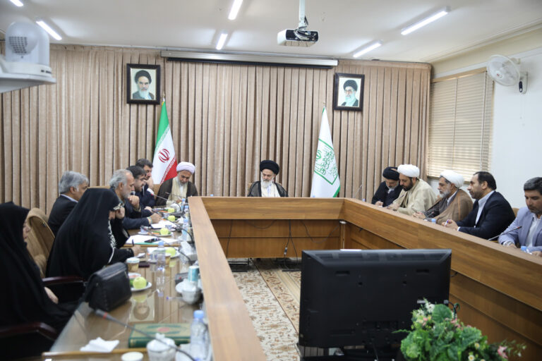 دیدار جمعی از رایزنان فرهنگی و مدیران سازمان فرهنگ و ارتباطات اسلامی با آیت الله حسینی بوشهری