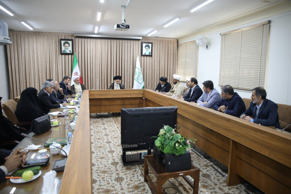 دیدار جمعی از رایزنان فرهنگی و مدیران سازمان فرهنگ و ارتباطات اسلامی با آیت الله حسینی بوشهری