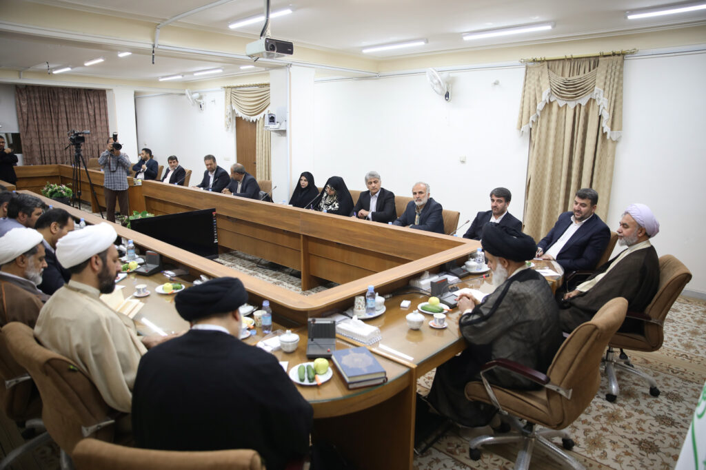دیدار جمعی از رایزنان فرهنگی و مدیران سازمان فرهنگ و ارتباطات اسلامی با آیت الله حسینی بوشهری