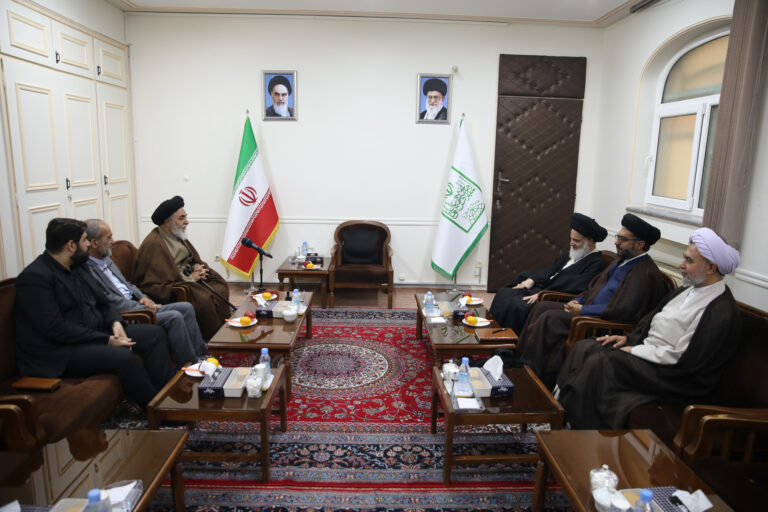 دیدار صمیمانه تولیت جدید مسجد جمکران با آیت الله حسینی بوشهری