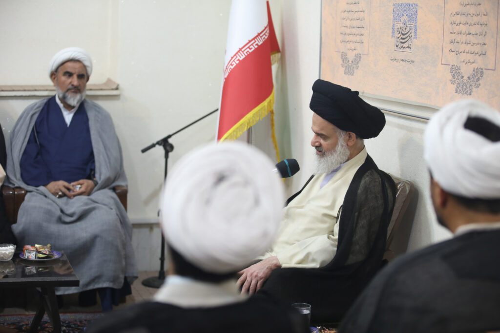 دیدار نمایندگان ولی فقیه در نیروی دریایی سپاه پاسداران انقلاب اسلامی با آیت الله حسینی بوشهری