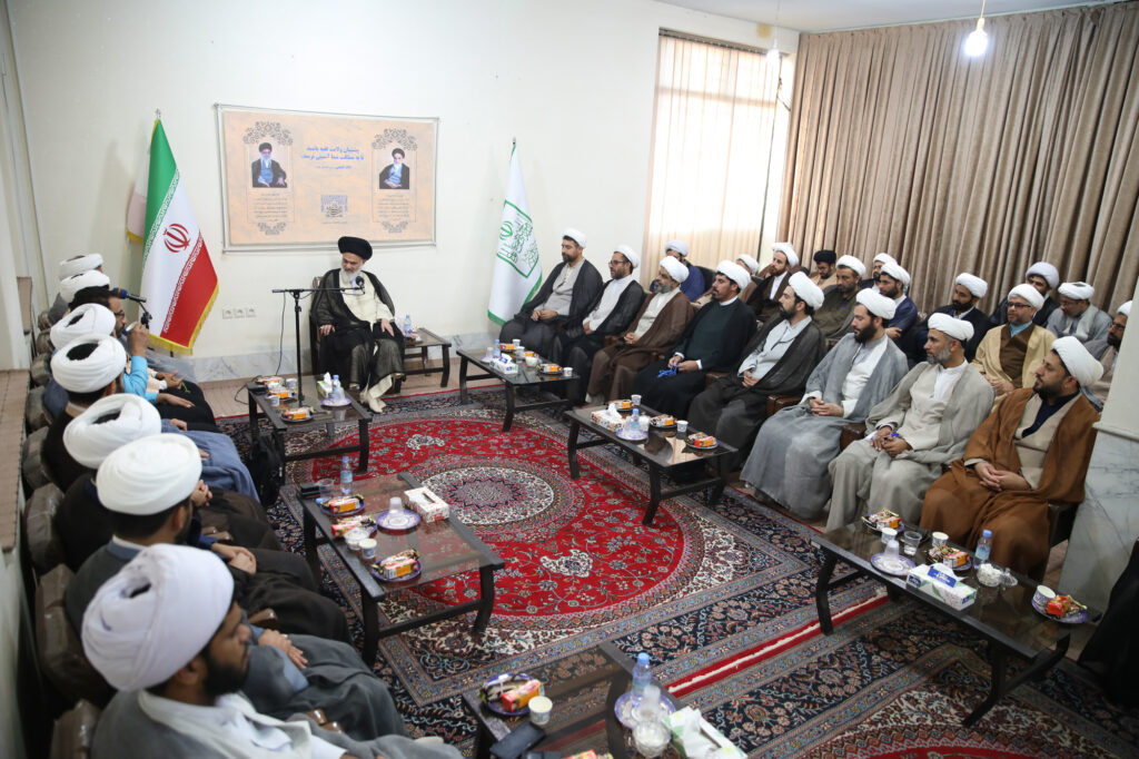 دیدار نمایندگان ولی فقیه در نیروی دریایی سپاه پاسداران انقلاب اسلامی با آیت الله حسینی بوشهری