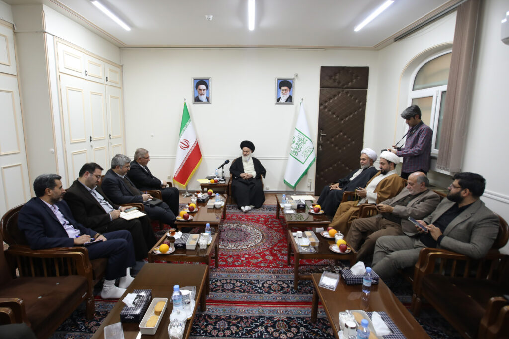 دیدار رئیس سازمان برنامه و بودجه با آیت الله حسینی بوشهری