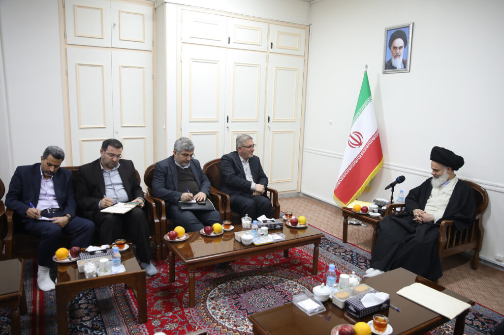 دیدار رئیس سازمان برنامه و بودجه با آیت الله حسینی بوشهری