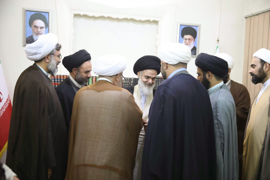 دیدار جمعی از روحانیون عضو شورای اسلامی شهرهای سراسر کشور با آیت الله حسینی بوشهری