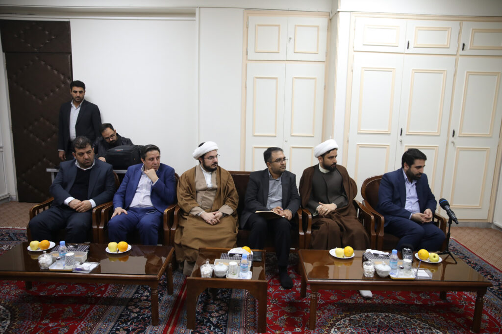 دیدار رئیس مرکز ملی فضای مجازی با آیت الله حسینی بوشهری