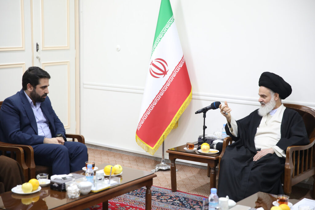 دیدار رئیس مرکز ملی فضای مجازی با آیت الله حسینی بوشهری
