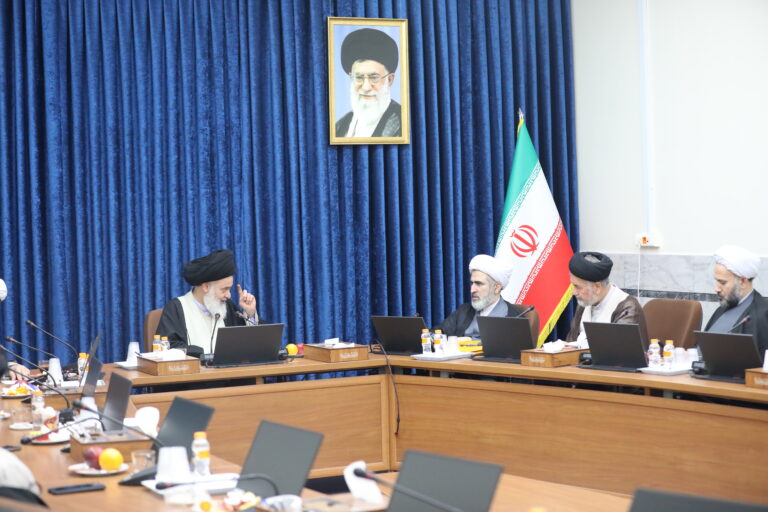 دیدار معاون پژوهش حوزه‌های علمیه با آیت الله حسینی بوشهری