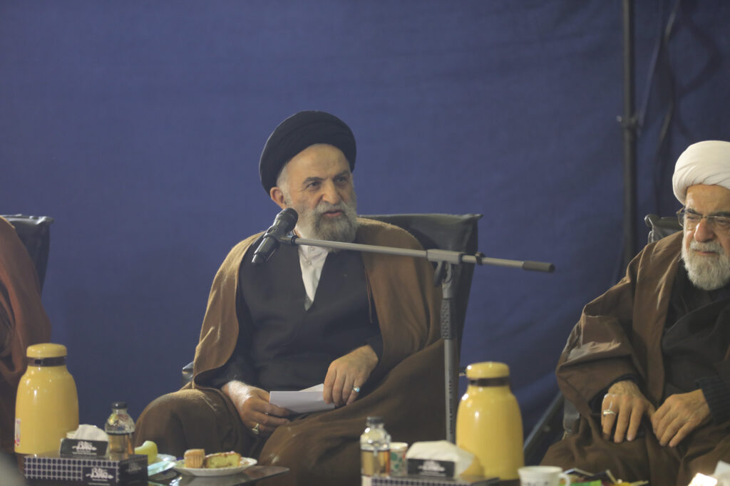 آیت الله غروی در نشست اعضای جامعه مدرسین حوزه علمیه قم با تولیت مسجد مقدس جمکران