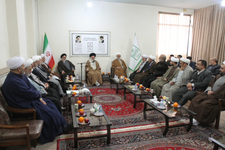 دیدار حجت الاسلام محمد مصدق، معاون اول رئیس قوه قضائیه و معاونین پیشگیری دادسرای ویژه با آیت الله حسینی بوشهری