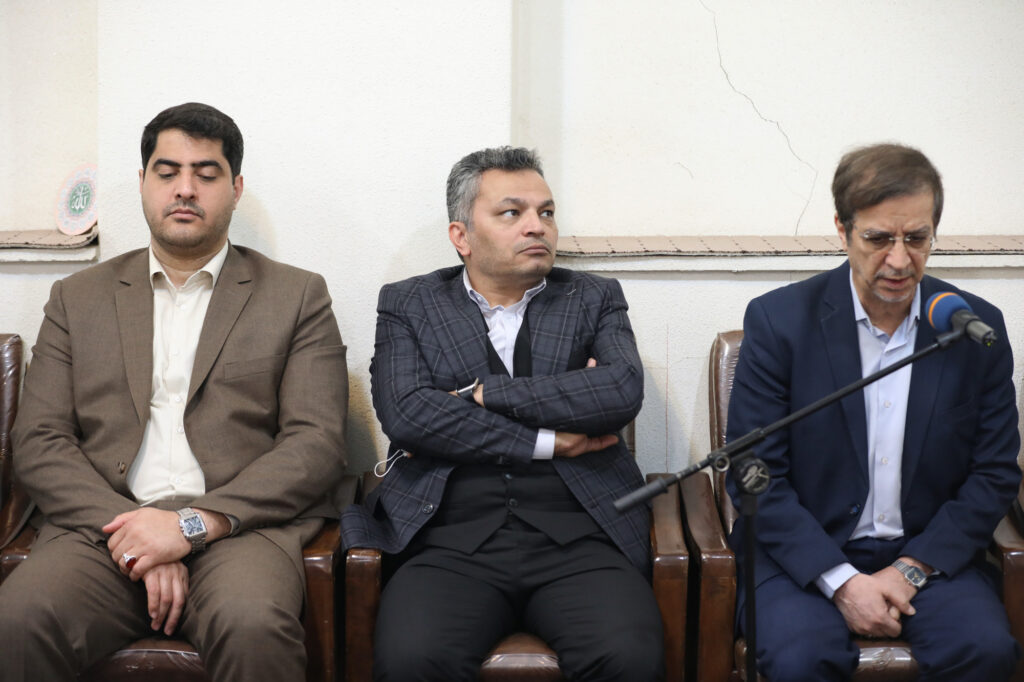 دیدار نوروزی شهردار قم به همراه معاونین با آیت الله حسینی بوشهری