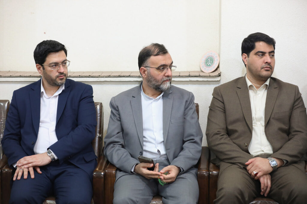 دیدار نوروزی شهردار قم به همراه معاونین با آیت الله حسینی بوشهری