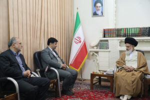 دیدار دکتر آقامیری استاندار قم با آیت الله حسینی بوشهری