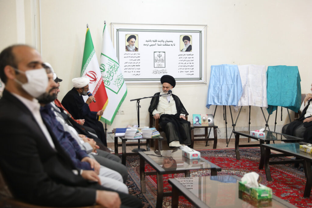 دیدار مدیران مرکز مطالعات و پاسخگویی به شبهات حوزه های علمیه با آیت الله حسینی بوشهری