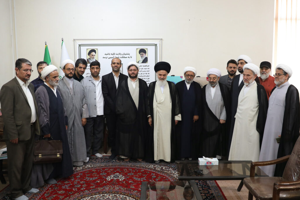 دیدار مدیران مرکز مطالعات و پاسخگویی به شبهات حوزه های علمیه با آیت الله حسینی بوشهری