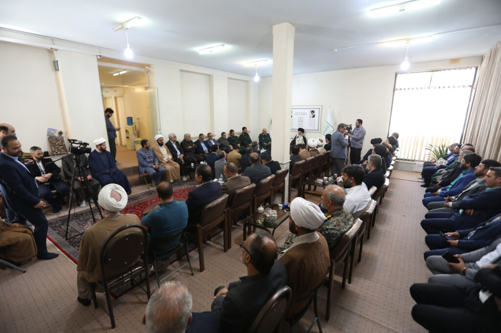 دیدار مسئول و فرماندهان بسیج ادارات استان قم با آیت الله حسینی بوشهری