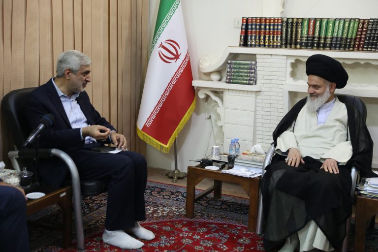 دیدار رئیس دانشگاه علوم پزشکی ایران با آیت الله حسینی بوشهری