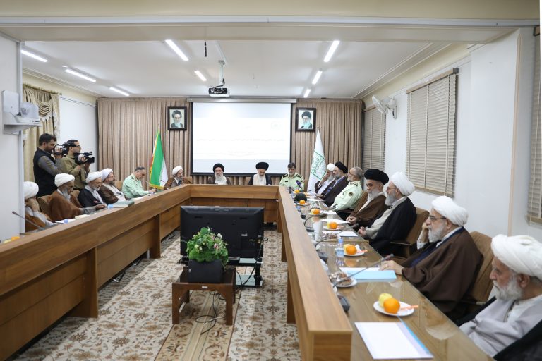 تصاویر / حضور فرمانده کل انتظامی کشور در جلسه شورای عالی جامعه مدرسین