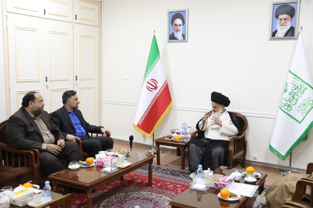 دیدار معاون علمی، فناوری و اقتصاد دانش بنیاد ریاست جمهوری با آیت الله حسینی بوشهری