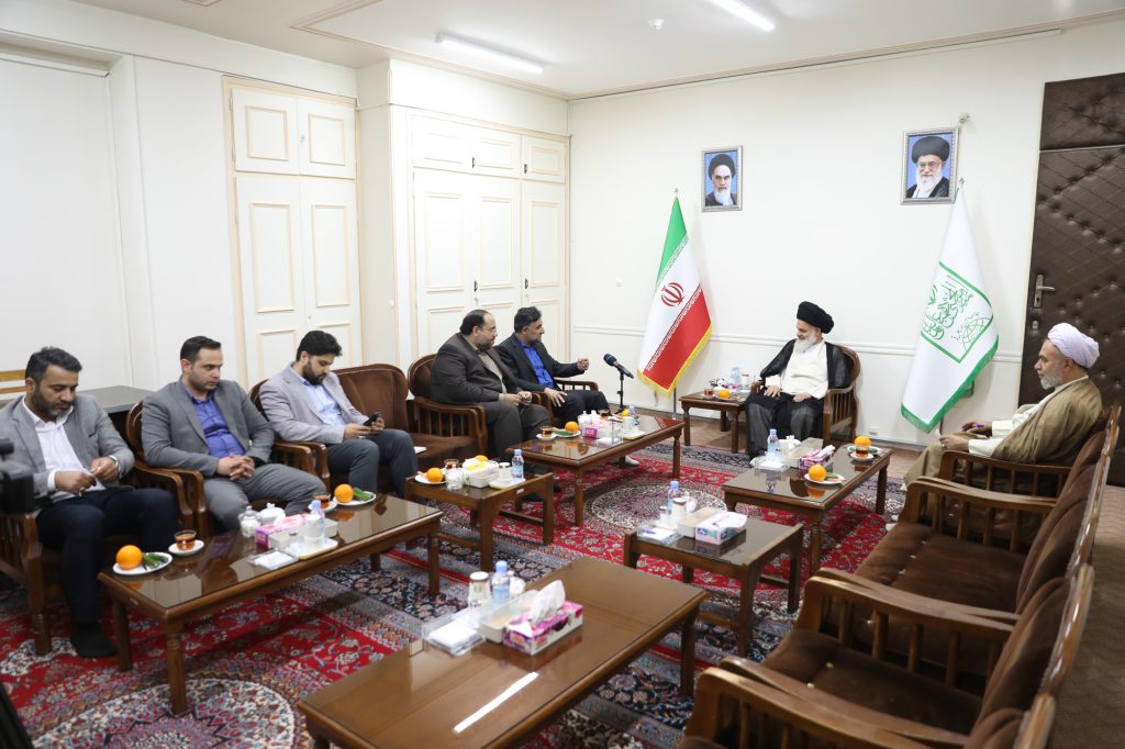 دیدار معاون علمی، فناوری و اقتصاد دانش بنیاد ریاست جمهوری با آیت الله حسینی بوشهری