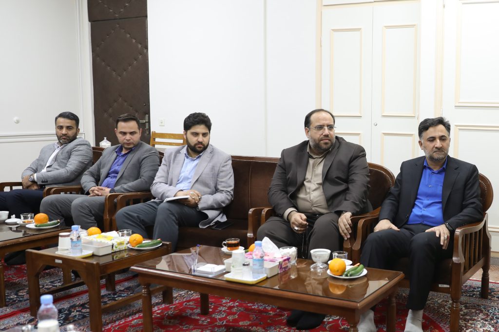 دیدار معاون علمی، فناوری و اقتصاد دانش بنیاد ریاست جمهوری با آیت الله حسینی بوشهری