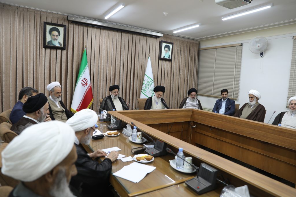 حضور رئیس جمهور در جلسه شورای عالی جامعه مدرسین حوزه علمیه قم