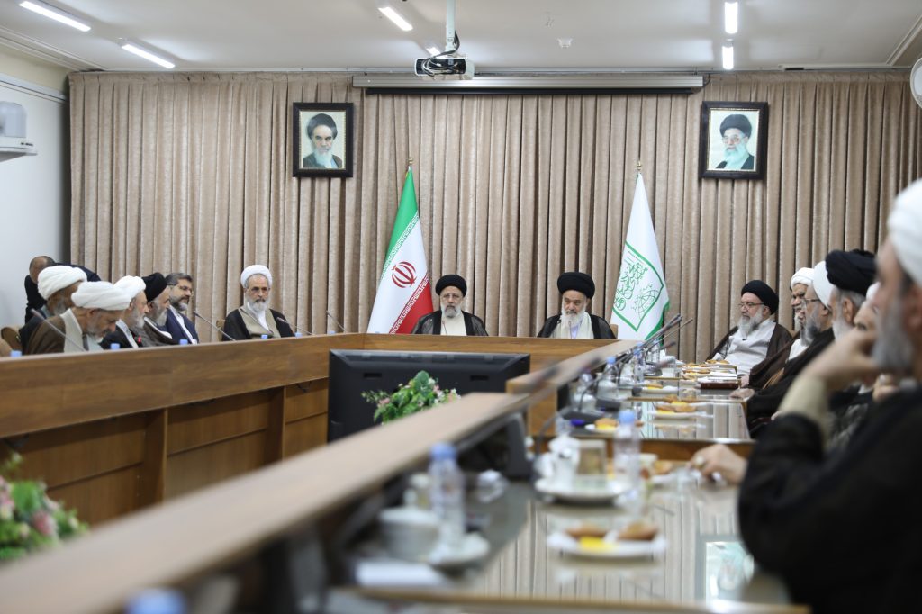 حضور رئیس جمهور در جلسه شورای عالی جامعه مدرسین حوزه علمیه قم