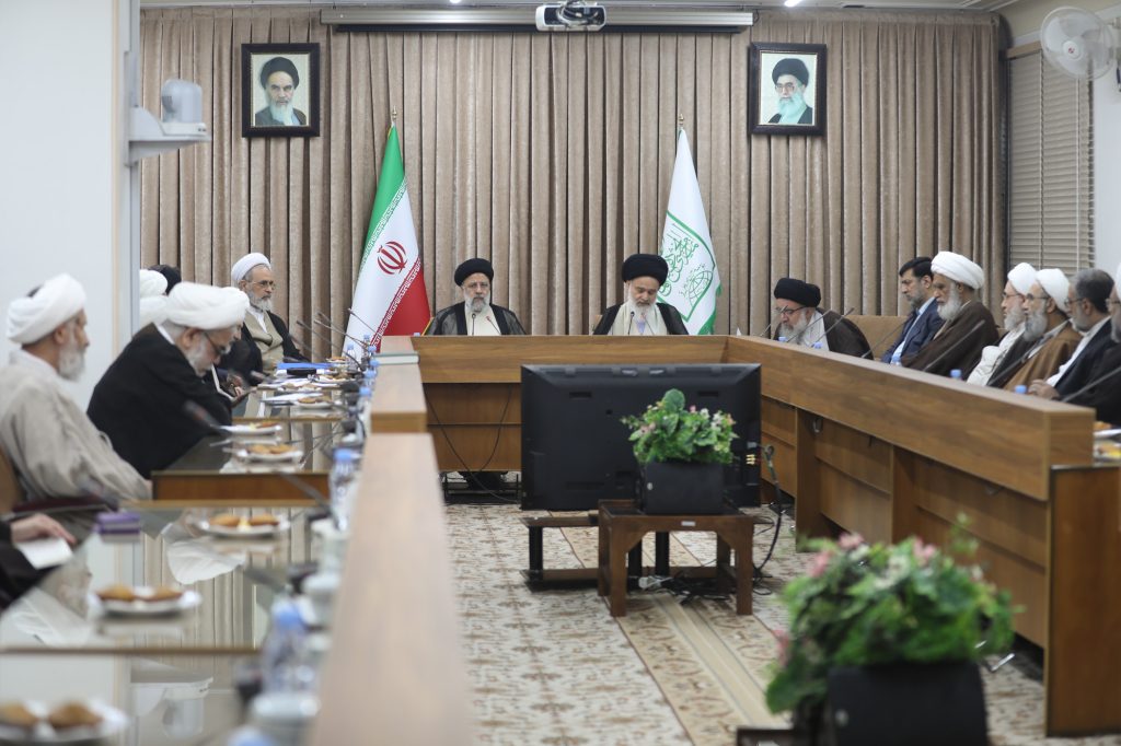 حضور رئیس جمهور در جلسه شورای عالی جامعه مدرسین حوزه علمیه قم