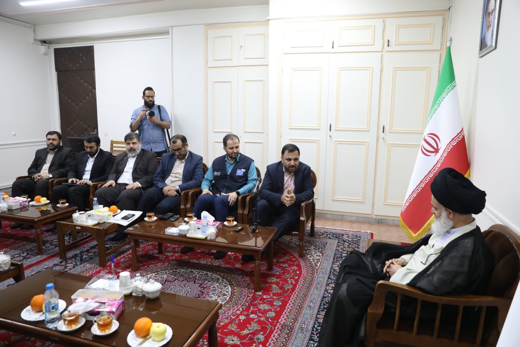 دیدار عیسی زارع پور، وزیر ارتباطات و فناوری اطلاعات با آیت الله حسینی بوشهری