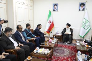 دیدار عیسی زارع پور، وزیر ارتباطات و فناوری اطلاعات با آیت الله حسینی بوشهری