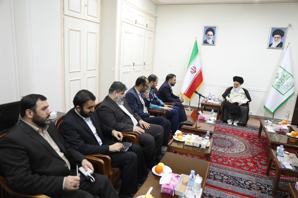 دیدار عیسی زارع پور، وزیر ارتباطات و فناوری اطلاعات با آیت الله حسینی بوشهری
