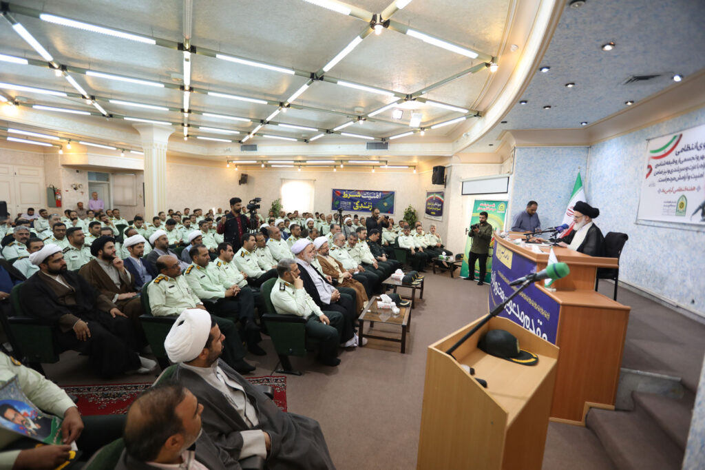 همایش نکوداشت فرماندهان انتظامی استان قم به مناسبت هفته انتظامی (فراجا)