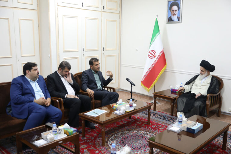 دیدار معاون علمی، فناوری و اقتصاد دانش بنیان ریاست جمهوری با آیت الله حسینی بوشهری