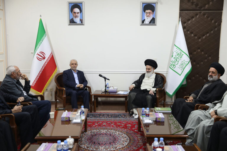 دیدار رئیس بنیاد شهید و امور ایثارگران با آیت الله حسینی بوشهری