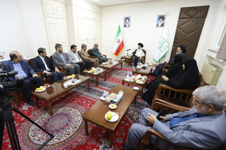 دیدار دکتر گودرزی رئیس سازمان آمار ایران با آیت الله حسینی بوشهری