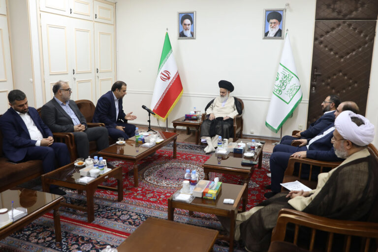 دیدار مدیرعامل صنایع پتروشیمی توسعه ایران با آیت الله حسینی بوشهری