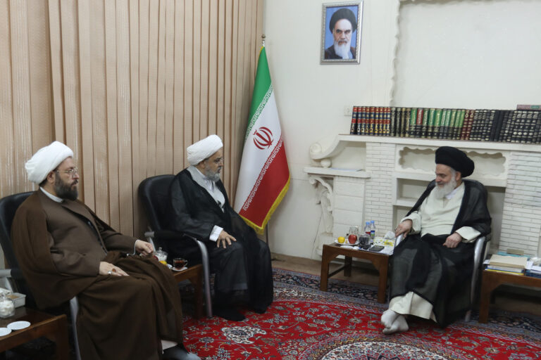 دیدار دبیرکل مجمع جهانی تقریب مذاهب اسلامی با آیت الله حسینی بوشهری