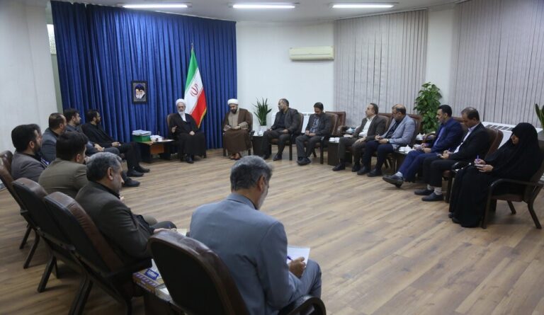 دیدار مدیر کل کمیته امداد استان قم با آیت الله اعرافی