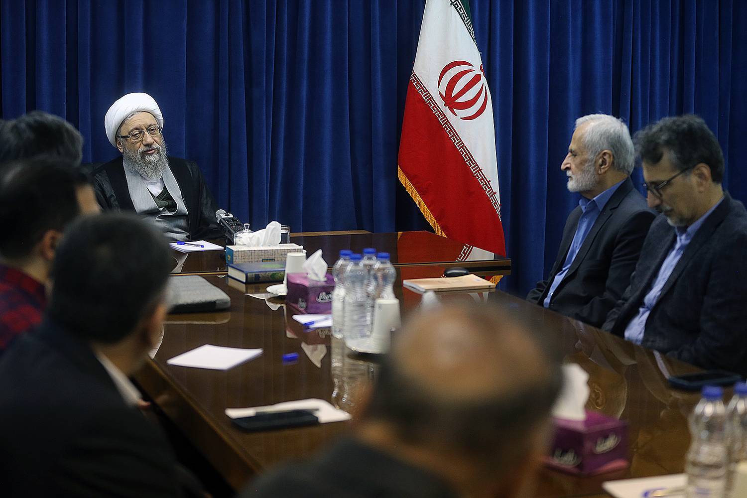 دیدار جمعی از اساتید و اعضای انجمن علوم شناختی با آیت الله آملی لاریجانی