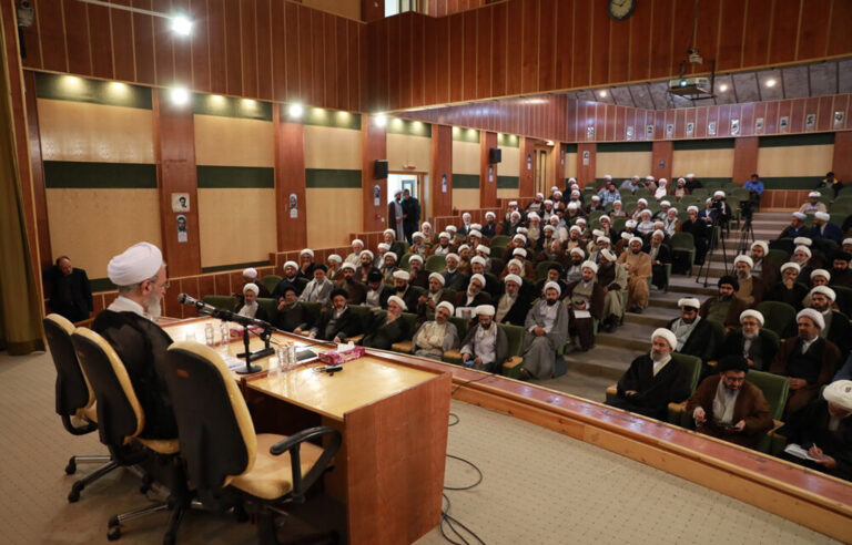 دیدار آیت الله اعرافی با مجمع نمایندگان طلاب و فضلای حوزه علمیه قم