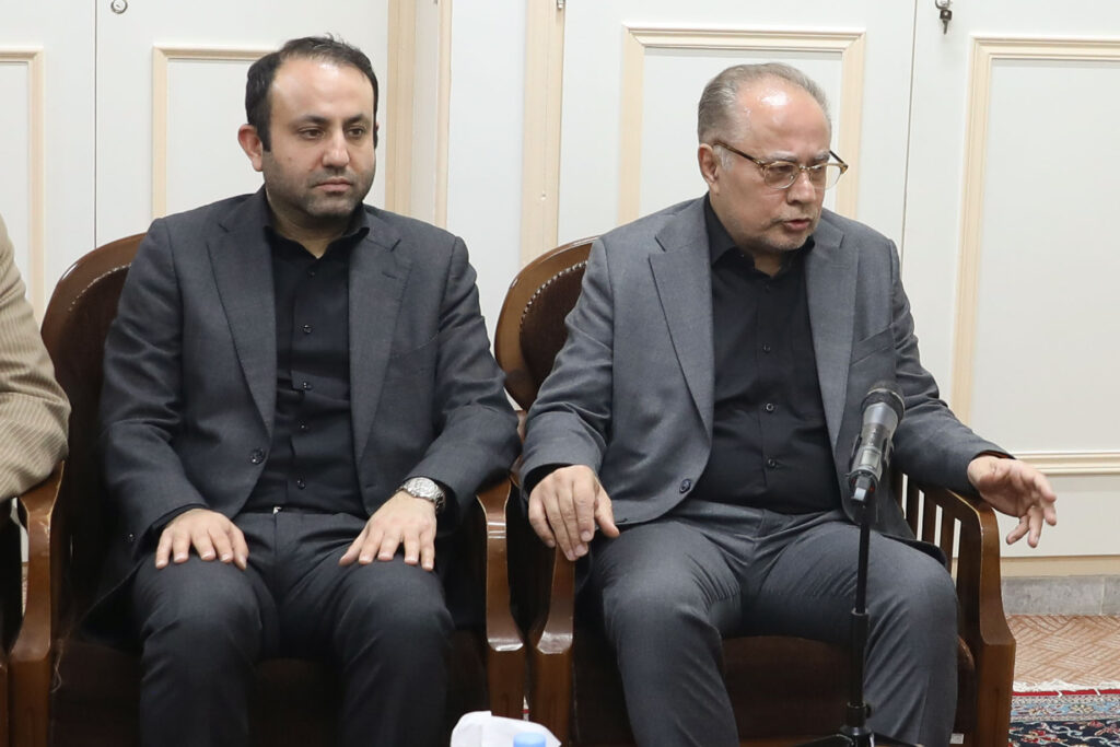 دیدار شهرام دبیری، معاون پارلمانی و امور مجلس رئیس جمهور با آیت الله حسینی بوشهری، رئیس جامعه مدرسین حوزه علمیه قم