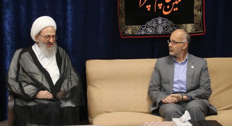 دیدار مدیرکل امور مالیاتی استان قم با آیت الله محسن فقیهی