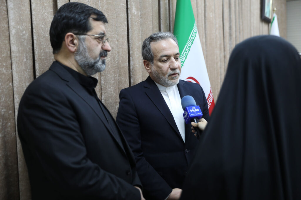 مصاحبه دکتر سیدعباس عراقچی، وزیر امور خارجه، در حاشیه حضور در جلسه شورای عالی جامعه مدرسین حوزه علمیه قم مورخ 9 آذر 1403