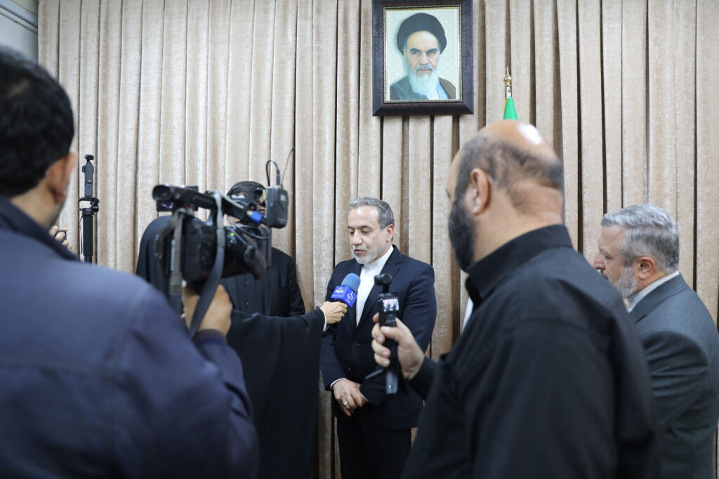 مصاحبه دکتر سیدعباس عراقچی، وزیر امور خارجه، در حاشیه حضور در جلسه شورای عالی جامعه مدرسین حوزه علمیه قم مورخ 9 آذر 1403