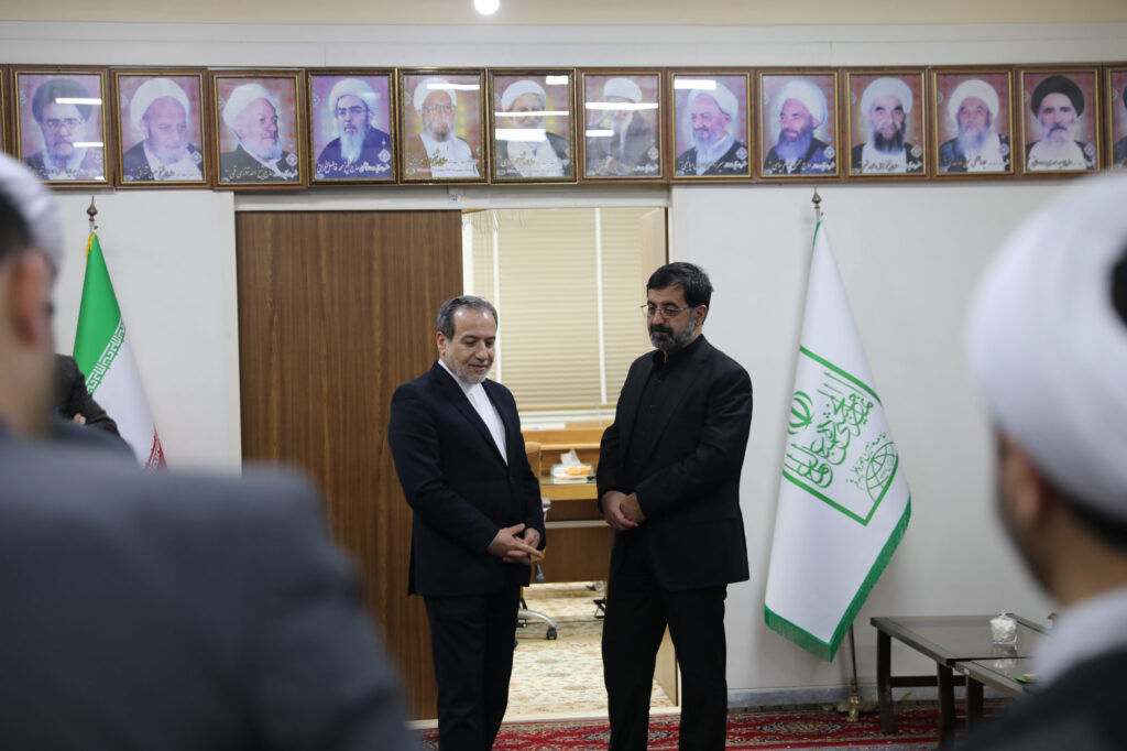 حضور دکتر سیدعباس عراقچی، وزیر امور خارجه، در جلسه شورای عالی جامعه مدرسین حوزه علمیه قم مورخ 9 آذر 1403
