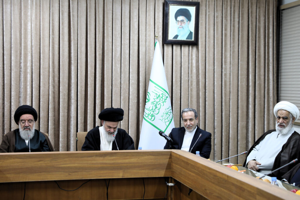حضور دکتر سیدعباس عراقچی، وزیر امور خارجه، در جلسه شورای عالی جامعه مدرسین حوزه علمیه قم مورخ 9 آذر 1403