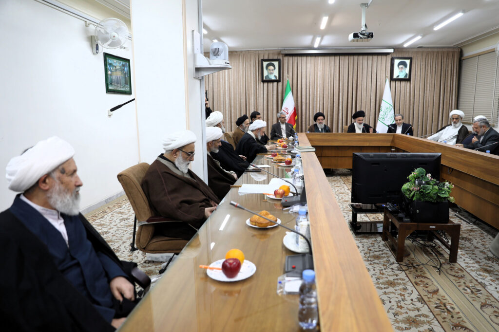 حضور دکتر سیدعباس عراقچی، وزیر امور خارجه، در جلسه شورای عالی جامعه مدرسین حوزه علمیه قم مورخ 9 آذر 1403