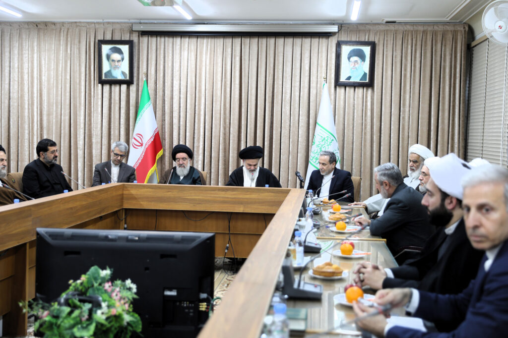 حضور دکتر سیدعباس عراقچی، وزیر امور خارجه، در جلسه شورای عالی جامعه مدرسین حوزه علمیه قم مورخ 9 آذر 1403