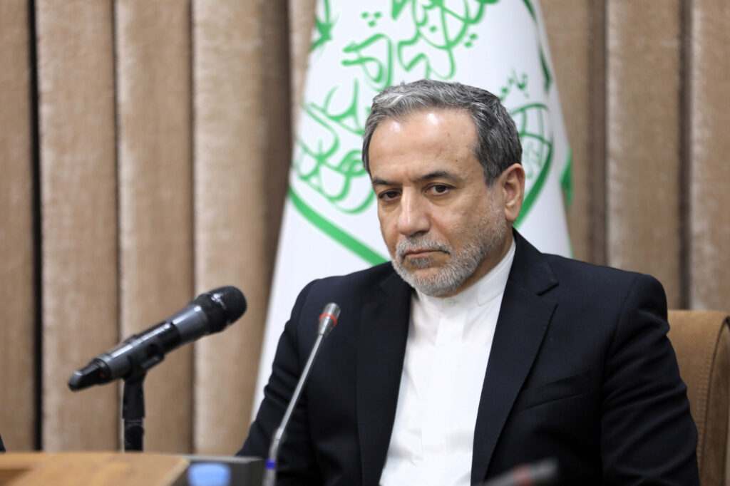 حضور دکتر سیدعباس عراقچی، وزیر امور خارجه، در جلسه شورای عالی جامعه مدرسین حوزه علمیه قم مورخ 9 آذر 1403