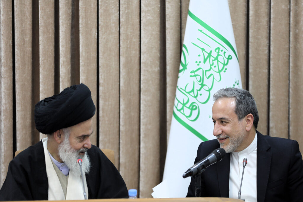 حضور دکتر سیدعباس عراقچی، وزیر امور خارجه، در جلسه شورای عالی جامعه مدرسین حوزه علمیه قم مورخ 9 آذر 1403